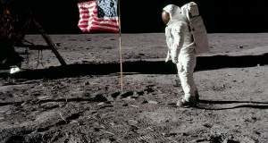 233519-flag-waving-moon-landing_9803_600x450