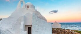Πάσχα στις Κυκλάδες: Κατανυκτική ατμόσφαιρα σε 12 ελληνικά νησιά