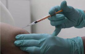 Η Astrazeneca αποσύρει το εμβόλιο κατά της Covid που θα μπορούσε να προκαλέσει σπάνιες θρομβώσεις – Ο λόγος που επικαλείται