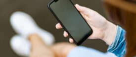 Οι εφαρμογές που δεν πρέπει ποτέ να εγκαταστήσετε στο κινητό σας – Τι κινδύνους κρύβουν