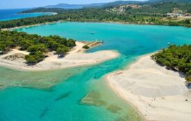 Χαλκιδική: Έτοιμα να ανοίξουν τα beach bar την Πρωτομαγιά