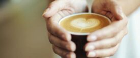 Καφές και αντιβιοτικά: Γιατί δεν πρέπει να τα μπερδεύουμε