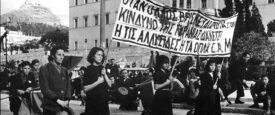 Πολιορκημένοι από δύο άκρα – Γράφει ο Παύλος Παπαδόπουλος