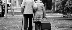 Γιατί κονταίνουμε μεγαλώνοντας – Πόσο ύψος χάνουμε μετά τα 40