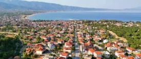 Β. Ελλάδα: Εξοχικά γίνονται… μαύρα Airbnb από Βαλκάνιους – 15.000 καταλύματα από Χαλκιδική μέχρι Έβρο