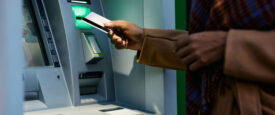 Το νέο κόλπο των απατεώνων στα ΑΤΜ