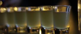 Τα δύο ψηφιακά εργαλεία που μπλοκάρουν την πρόσβαση των ανηλίκων σε καπνικά προϊόντα, αλκοόλ