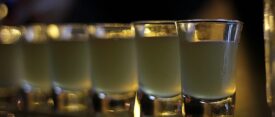Τα δύο ψηφιακά εργαλεία που μπλοκάρουν την πρόσβαση των ανηλίκων σε καπνικά προϊόντα, αλκοόλ